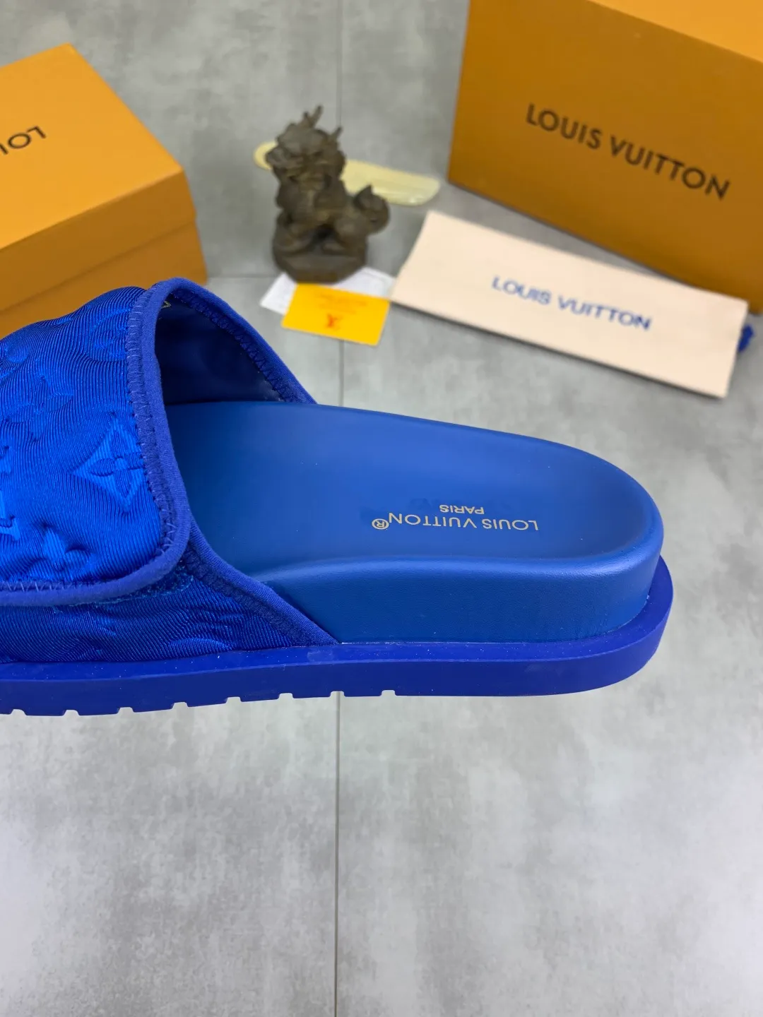 Men's shoes 💰P320 💰[New style]🆘 Original quality [LOUIS VUITTON] The popular Louis Vuitton LV men's slippers on the official website are on sale simultaneously! Original fabric imported from Italy, original factory special supply, code number: 38-44 (45 customized), many colors available